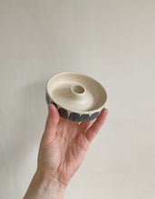 Load image into Gallery viewer, Black scallops candle holder