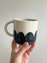 Load image into Gallery viewer, Black scallops mug