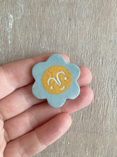 Load image into Gallery viewer, Send a Smile - blue and Yellow flower magnet