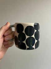 Load image into Gallery viewer, Monochrome spots mug