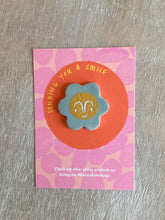 Load image into Gallery viewer, Send a Smile - blue and Yellow flower magnet