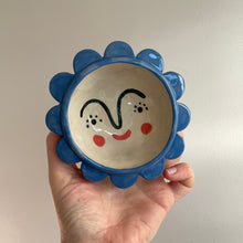 Load image into Gallery viewer, Flower Trinket Dish - Blue w/lashes
