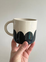 Load image into Gallery viewer, Black scallops mug
