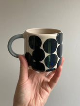Load image into Gallery viewer, Monochrome spots mug
